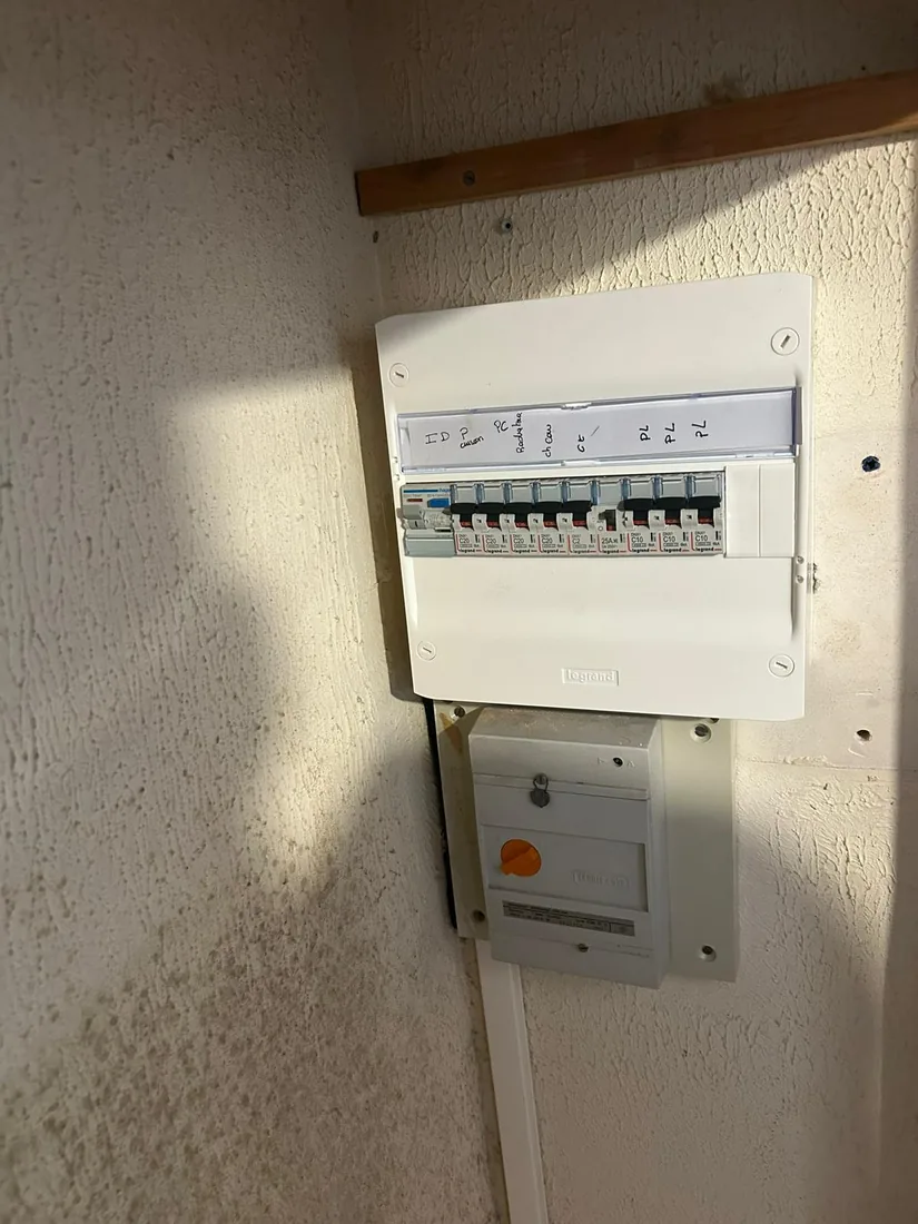 Tableau électrique mural aux normes